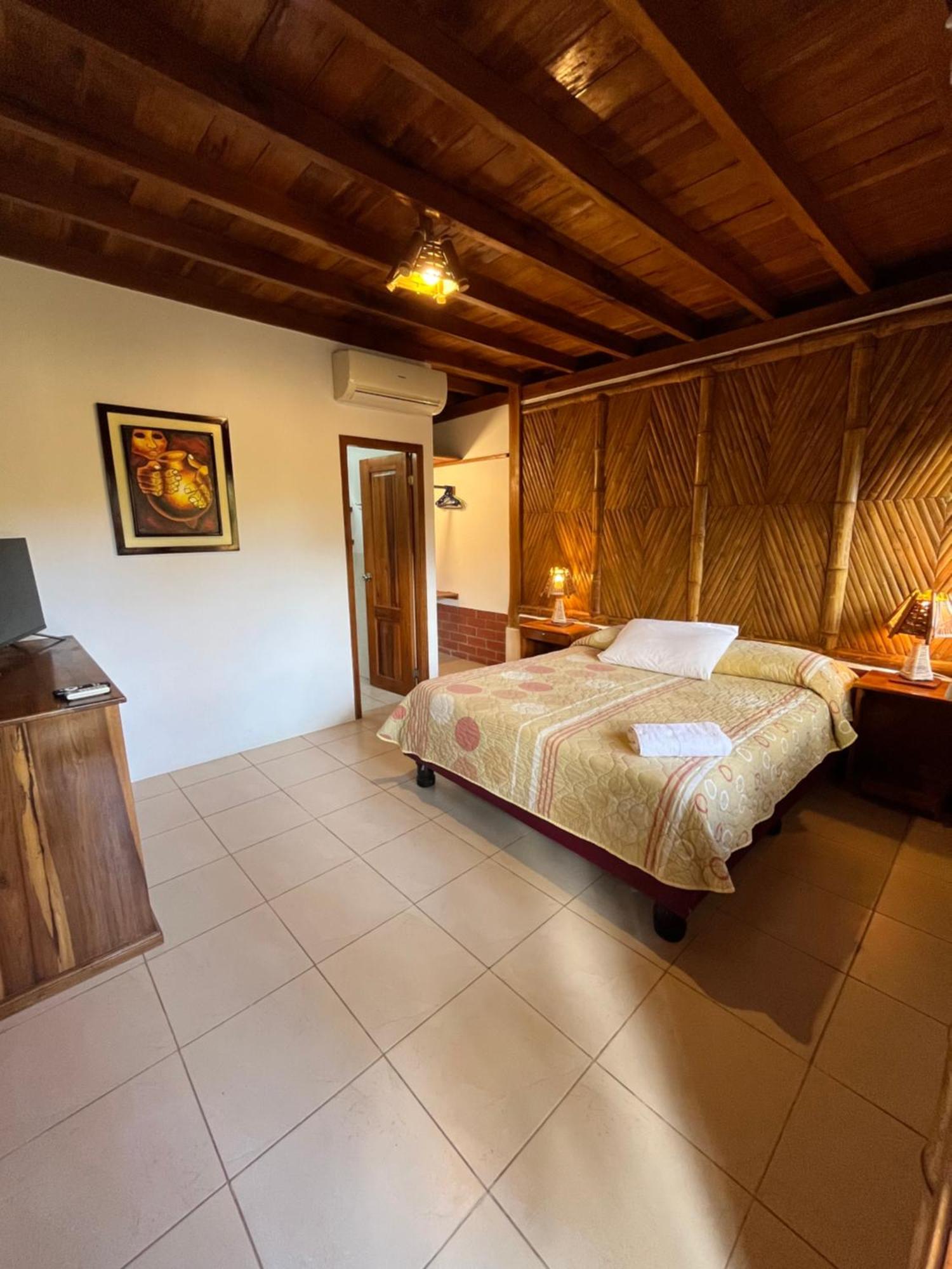 Victor Hugo Hotel Puerto López Zewnętrze zdjęcie