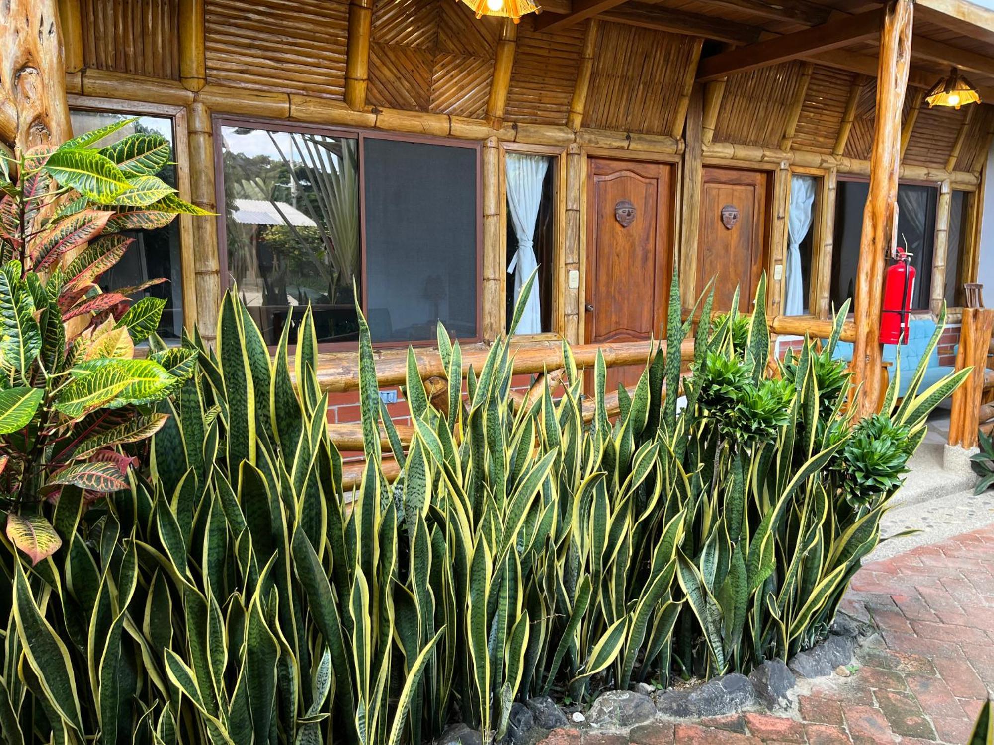 Victor Hugo Hotel Puerto López Zewnętrze zdjęcie